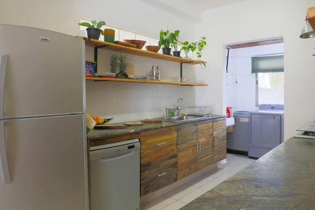 Lovely 2 Bdrm Condo In Gated Community & Pool View Playa del Carmen Appartamento