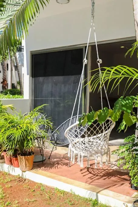 Lovely 2 Bdrm Condo In Gated Community & Pool View Playa del Carmen Appartamento