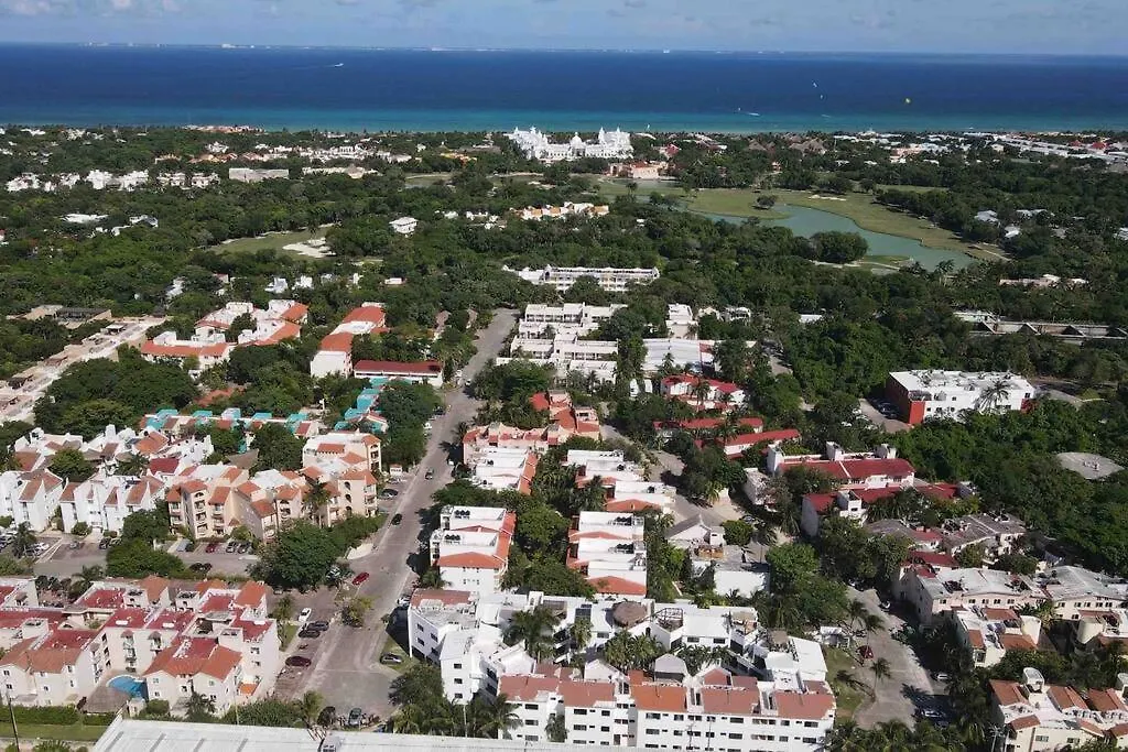 Lovely 2 Bdrm Condo In Gated Community & Pool View Playa del Carmen Appartamento