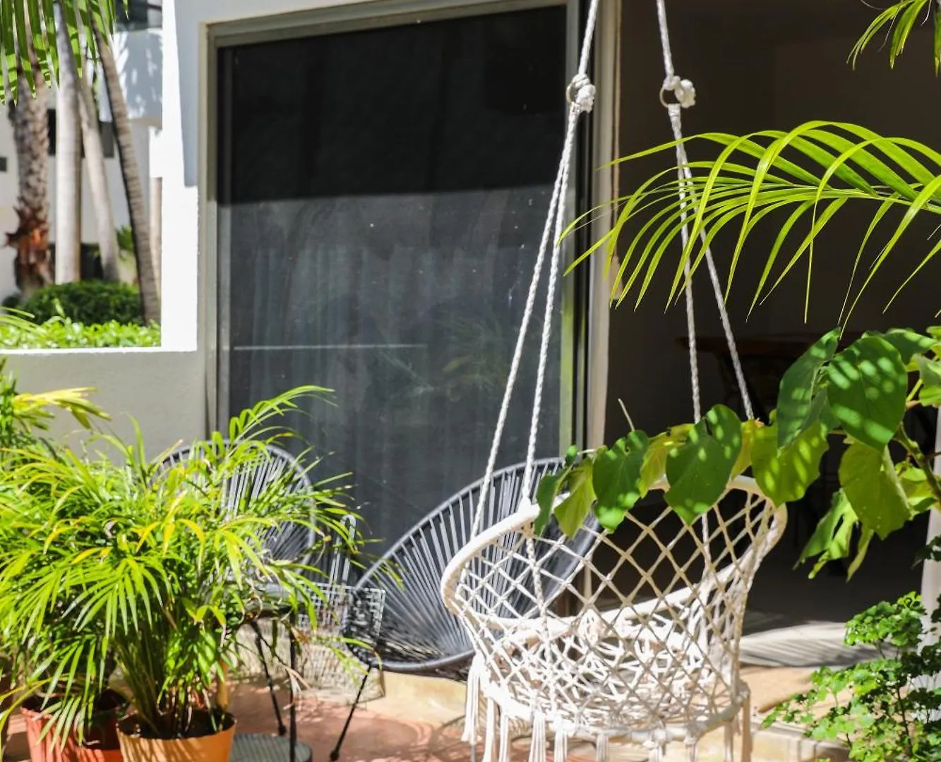 Lovely 2 Bdrm Condo In Gated Community & Pool View Playa del Carmen Mexico